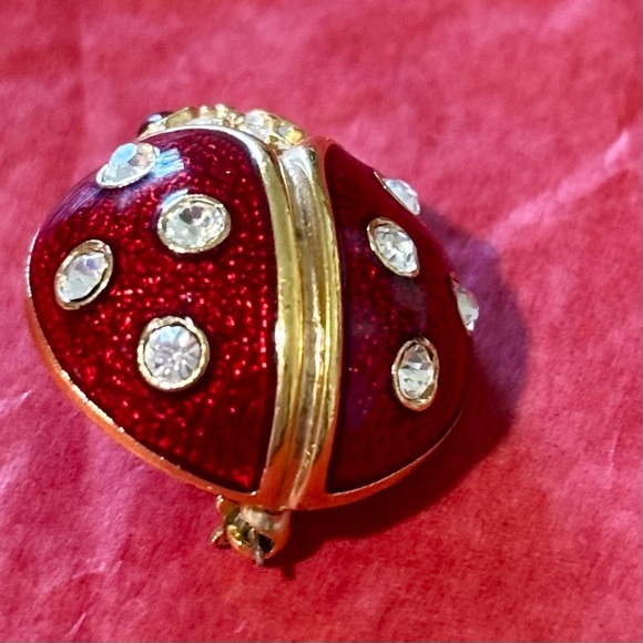 Vintage Krementz Red Enamel, Rhinestone and Gold Ladybug Brooch, EUC - Picture 5 of 8